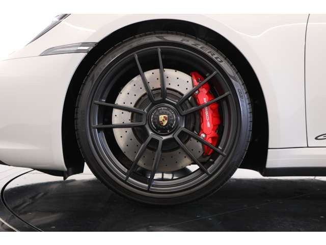 �|���V�F����p�݌v��������20/21�C���`�b���z�C�[�����̗p�B���k�ȑ��肪�ԗ��S�̂̊����x�����߁A�r�q���ƈ��S�����������ŗ������܂��B