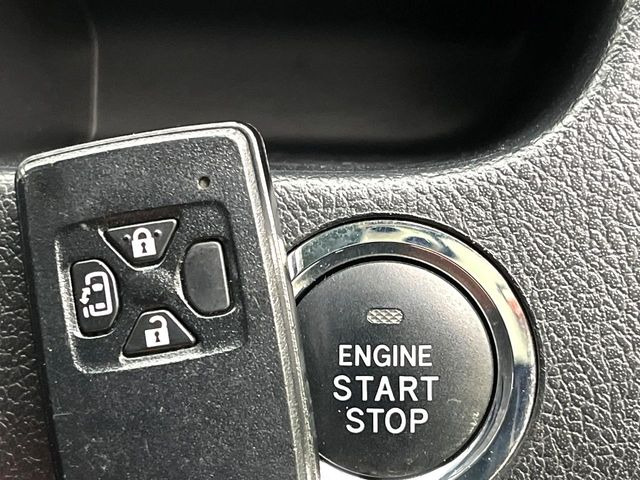 �y�X�}�[�g�L�[�z�J�o����|�P�b�g�ɓ��ꂽ�܂܂ł��h�A�̎{���E�������\�ȃX�}�[�g�L�[�𑕔��B�G���W���̃I���E�I�t�����J�M�����o���K�v����������Ƃ��Ă��֗��ł���