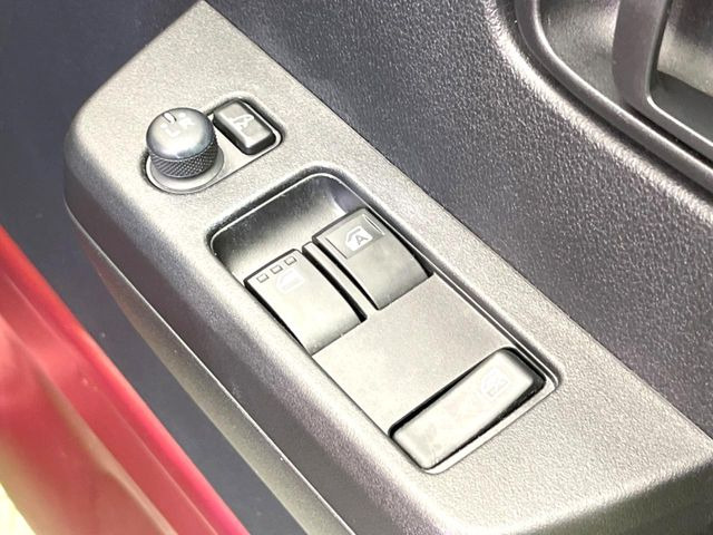 �y�d���i�[�~���[�z�T�C�h�~���[�͓d���i�[���ƂȂ��Ă���A�������ԏ�ł��L�Y�������X�N��}�����܂��B