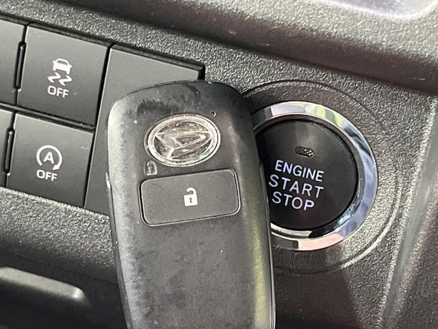 �y�L�[�t���[�V�X�e���z�J�o����|�P�b�g�ɓ��ꂽ�܂܂ł��h�A�̎{���E�������\�ȃX�}�[�g�L�[�𑕔��B�G���W���̃I���E�I�t�����J�M�����o���K�v����������Ƃ��Ă��֗��ł���