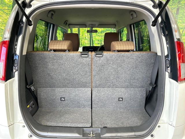 ���i�̂���������ʋ΁A���}���ɏ\���ȉ׎��X�y�[�X���m�ۂ��Ă���܂��B�Z�J���h�V�[�g��|���ƁA�傫�ȉו��̐ύڂ��\�ł���