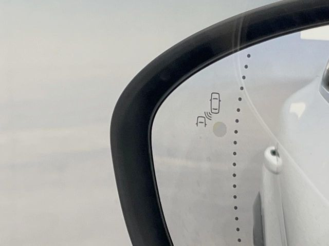 ���u���C���h�A�V�X�g�Z���T�[:���p����̎Ԃ����m���A�h���C�o�[���Ԑ��ύX���s���ۂɁA�x�����Ƌ��ɒ��ӂ𑣂��Ă������S�x���@�\�ł�!