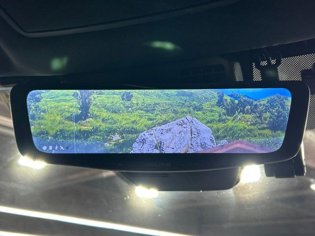 【デジタルインナーミラー】後席の大きな荷物や同乗者で後方が確認しづらい時でも安心!カメラが撮影した車両後方の映像をルームミラー内に表示。クリアな視界で状況の確認が可能です!