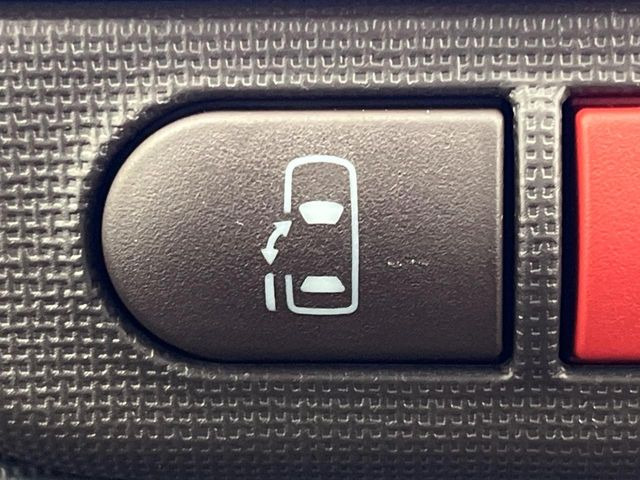 �y�p���[�X���C�h�h�A�z�����R���L�[��^�]�Ȃ̃X�C�b�`�ŃX���C�h�h�A�̊J���\���d��������͂����ăh�A���J����K�v�������A���������q�l�ł��A�d���ו��������Ă��鎞�����N�ɊJ���߂ł��܂���