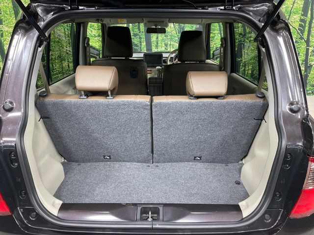 ���i�̂���������ʋ΁A���}���ɏ\���ȉ׎��X�y�[�X���m�ۂ��Ă���܂��B�Z�J���h�V�[�g��|���ƁA�傫�ȉו��̐ύڂ��\�ł���