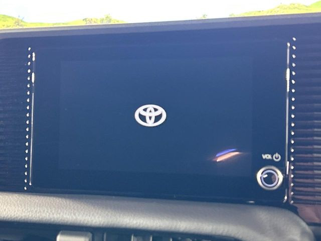 �y8�C���` �f�B�X�v���C�I�[�f�B�I�z���ʂ̃f�B�X�v���C��AppleCarPlay��AndroidAuto�����p�\�B�傫�ȉ�ʂŃX�}�z�i�r�A�v���������p���������܂���