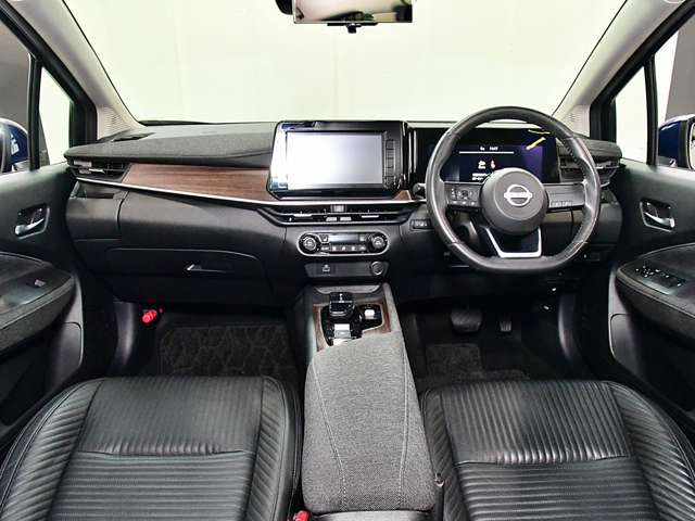 ノートオーラ1.2 G FOUR レザーエディション 4WD