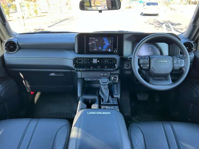 �S�Ԏ���\�ł��B�傫�ȓW����������ۂɉ^�]���Ă݂ĉ������B���ۂɏ���Ă݂Ă��ꂩ��̃J�[���C�t��z�����Ă���������