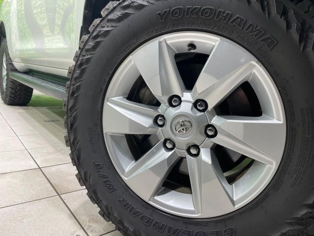 �y����17�C���`�A���~�z�C�[���z�O�ςɃ}�b�`���������A���~�z�C�[���𑕒����Ă���܂��B�e��ЊO�A���~�z�C�[����A�X�^�b�h���X�^�C�����戵�����Ă���܂��B���񂲑��k����������