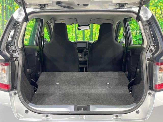 ���i�̂���������ʋ΁A���}���ɏ\���ȉ׎��X�y�[�X���m�ۂ��Ă���܂��B�Z�J���h�V�[�g��|���ƁA�傫�ȉו��̐ύڂ��\�ł���