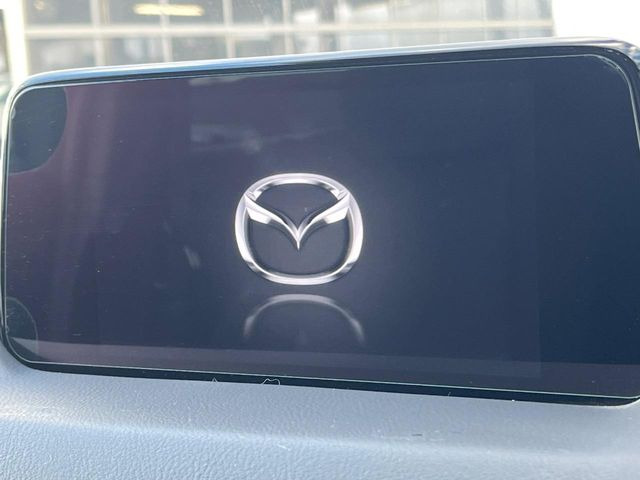 �y8�C���`�}�c�_�R�l�N�g�z�ԓ��̕��͋C�Ƀ}�b�`������^�̃f�B�X�v���C�B�X�}�z�ڑ��ł̃i�r�g�p��Bluetooth�Đ����A�l�X�ȋ@�\���y���߂܂��B�����I�ȃ_�C�������삪�\�ŁA�g��������ǍD�ł��B