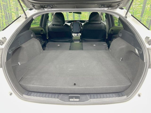 ���i�̂���������ʋ΁A���}���ɏ\���ȉ׎��X�y�[�X���m�ۂ��Ă���܂��B�Z�J���h�V�[�g��|���ƁA�傫�ȉו��̐ύڂ��\�ł���