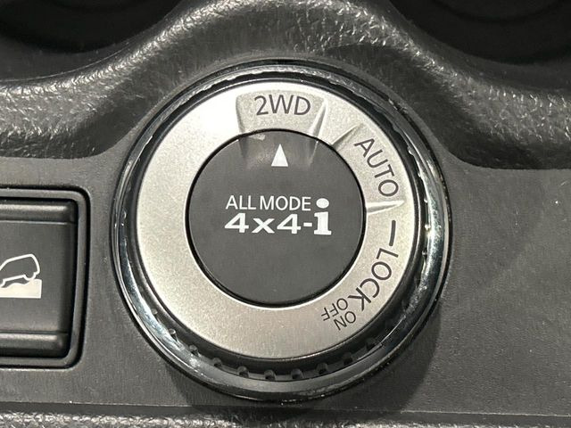 �y�I�[�����[�h4&times;4�z2WD/4WD���[�h����y�ɐ؂�ւ��\�B�R��d����2WD�A�X�^�b�N���ɖ𗧂�LOCK�AAUTO���[�h�ł�4WD�̔z���������Œ������A�H�ʏ󋵂��킸���肵��������T�|�[�g�B