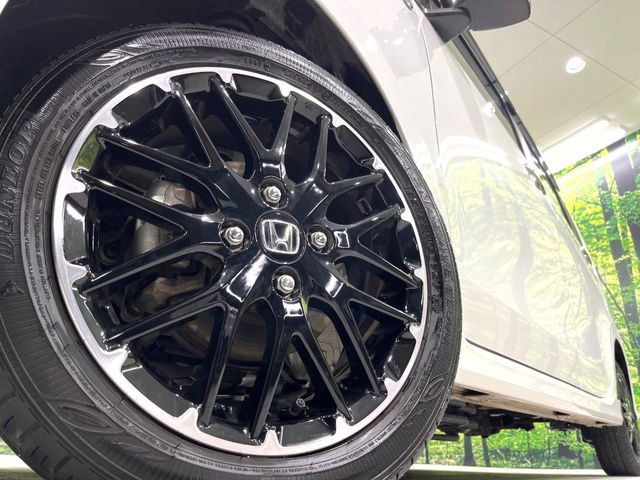 �y����15�C���`�A���~�z�C�[���z�O�ςɃ}�b�`���������A���~�z�C�[���𑕒����Ă���܂��B�e��ЊO�A���~�z�C�[����A�X�^�b�h���X�^�C�����戵�����Ă���܂��B���񂲑��k����������