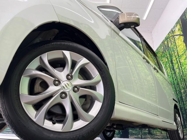 �y����15�C���`�A���~�z�C�[���z�O�ςɃ}�b�`���������A���~�z�C�[���𑕒����Ă���܂��B�e��ЊO�A���~�z�C�[����A�X�^�b�h���X�^�C�����戵�����Ă���܂��B���񂲑��k����������