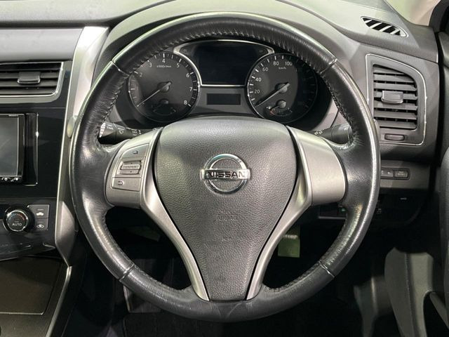 �y�����v�����X�e�A�����O�z�㎿�Ȋv���g�p���邱�ƂŁA��ɂ����������݂ƂĂ��^�]���₷���n���h���ł���