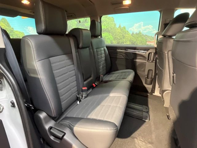 ���i���ȃI���W�i���t���A�}�b�g���I�v�V�����ɂĂ��p�ӂ��Ă���܂��B���D���ȃf�U�C����J���[�����Ԃɍ��킹�đI��ł����������Ƃ��ł��܂���