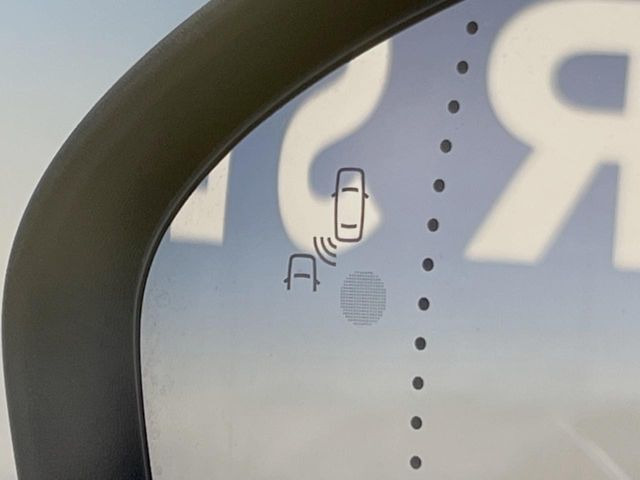 ���u���C���h�A�V�X�g�Z���T�[:���p����̎Ԃ����m���A�h���C�o�[���Ԑ��ύX���s���ۂɁA�x�����Ƌ��ɒ��ӂ𑣂��Ă������S�x���@�\�ł�!