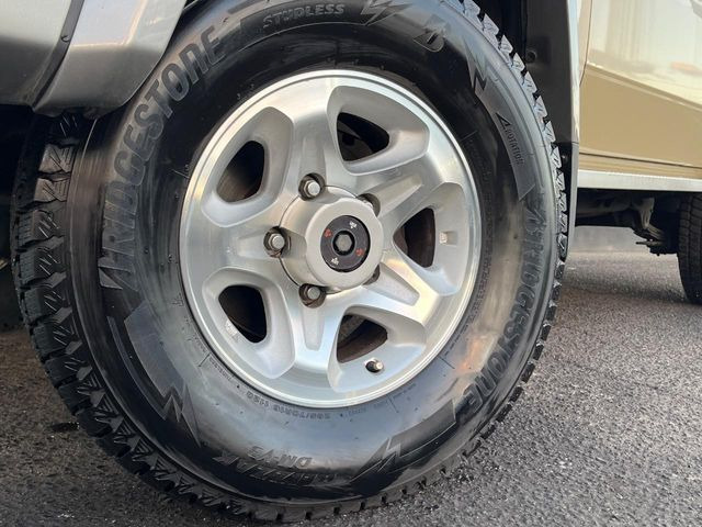 �y����16�C���`�A���~�z�C�[���z�O�ςɃ}�b�`���������A���~�z�C�[���𑕒����Ă���܂��B�e��ЊO�A���~�z�C�[����A�X�^�b�h���X�^�C�����戵�����Ă���܂��B���񂲑��k����������