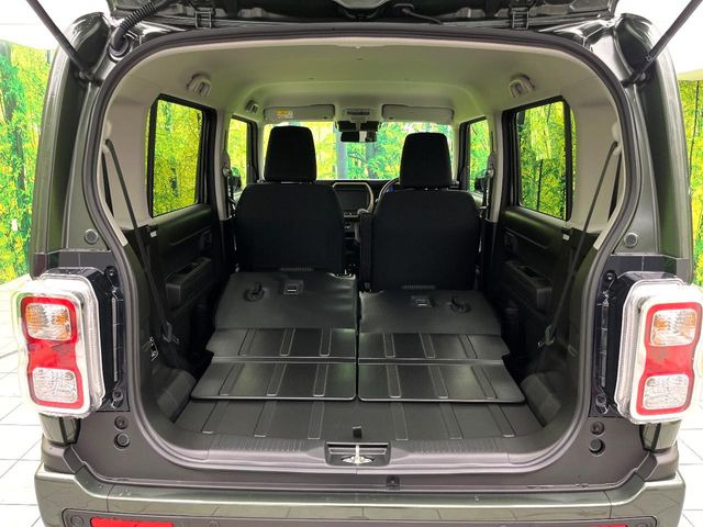 ���i�̂���������ʋ΁A���}���ɏ\���ȉ׎��X�y�[�X���m�ۂ��Ă���܂��B�Z�J���h�V�[�g��|���ƁA�傫�ȉו��̐ύڂ��\�ł���