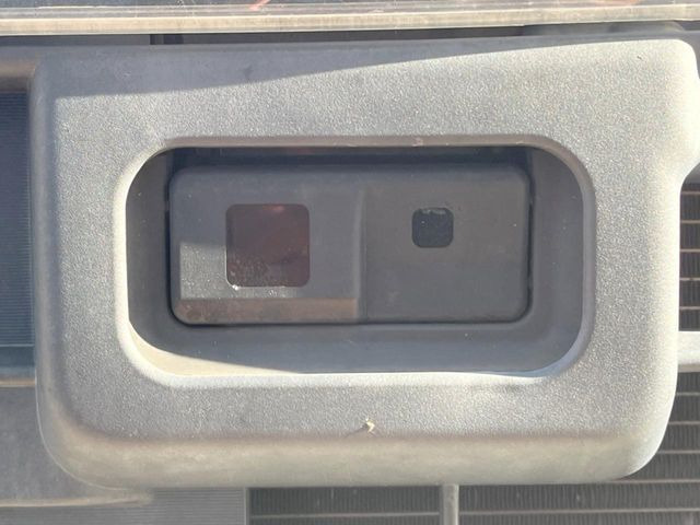 �y�X�}�[�g�A�V�X�g�z���s���ɑO���̎ԗ�����F�����A�Փ˂������Ȏ��͌x��ƃu���[�L�ŏՓˉ���Ɣ�Q�y�����A�V�X�g�B�����S�Ƀh���C�u�����y���݂��������܂��B