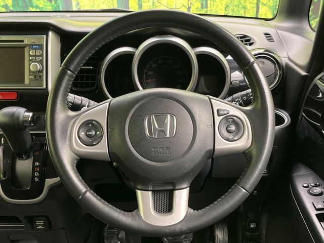 �y�����v�����X�e�A�����O�z�㎿�Ȋv���g�p���邱�ƂŁA��ɂ����������݂ƂĂ��^�]���₷���n���h���ł���