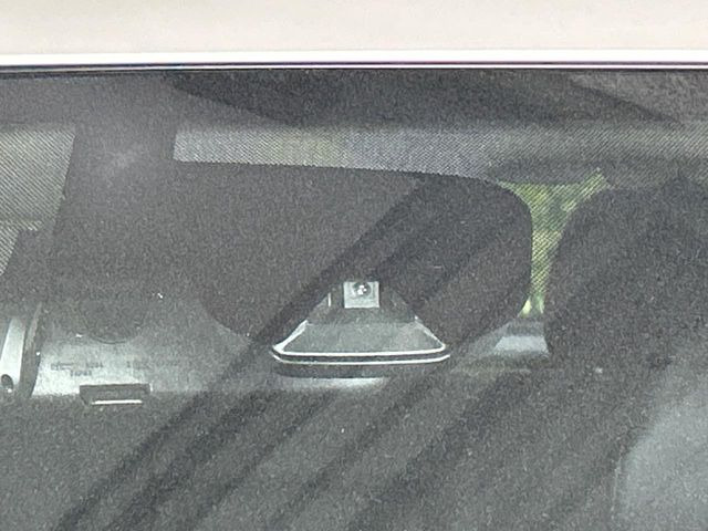 �y�G�}�[�W�F���V�[�u���[�L�z���s���ɑO���̎ԗ�����F�����A�Փ˂������Ȏ��͌x��ƃu���[�L�ŏՓˉ���Ɣ�Q�y�����A�V�X�g�B�����S�Ƀh���C�u�����y���݂��������܂��B