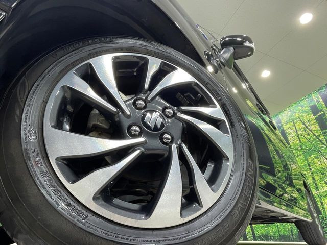 �y����15�C���`�A���~�z�C�[���z�O�ςɃ}�b�`���������A���~�z�C�[���𑕒����Ă���܂��B�e��ЊO�A���~�z�C�[����A�X�^�b�h���X�^�C�����戵�����Ă���܂��B���񂲑��k����������