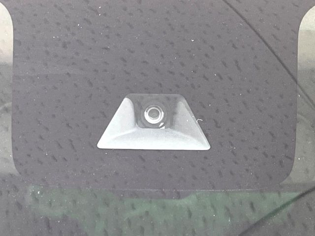 �y�G�}�[�W�F���V�[�u���[�L�z���s���ɑO���̎ԗ�����F�����A�Փ˂������Ȏ��͌x��ƃu���[�L�ŏՓˉ���Ɣ�Q�y�����A�V�X�g�B�����S�Ƀh���C�u�����y���݂��������܂��B