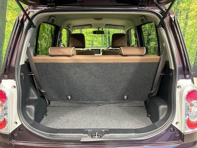 ���i�̂���������ʋ΁A���}���ɏ\���ȉ׎��X�y�[�X���m�ۂ��Ă���܂��B�Z�J���h�V�[�g��|���ƁA�傫�ȉו��̐ύڂ��\�ł���