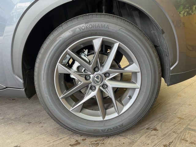 �y����17�C���`�A���~�z�C�[���z�O�ςɃ}�b�`���������A���~�z�C�[���𑕒����Ă���܂��B�e��ЊO�A���~�z�C�[����A�X�^�b�h���X�^�C�����戵�����Ă���܂��B���񂲑��k����������