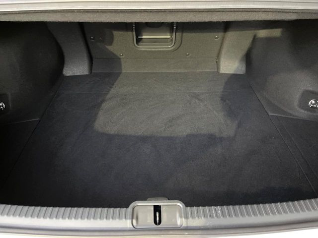 ���i�̂���������ʋ΁A���}���ɏ\���ȉ׎��X�y�[�X���m�ۂ��Ă���܂��B