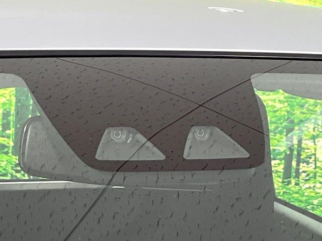 �y�X�}�[�g�A�V�X�g�z���s���ɑO���̎ԗ�����F�����A�Փ˂������Ȏ��͌x��ƃu���[�L�ŏՓˉ���Ɣ�Q�y�����A�V�X�g�B�����S�Ƀh���C�u�����y���݂��������܂��B