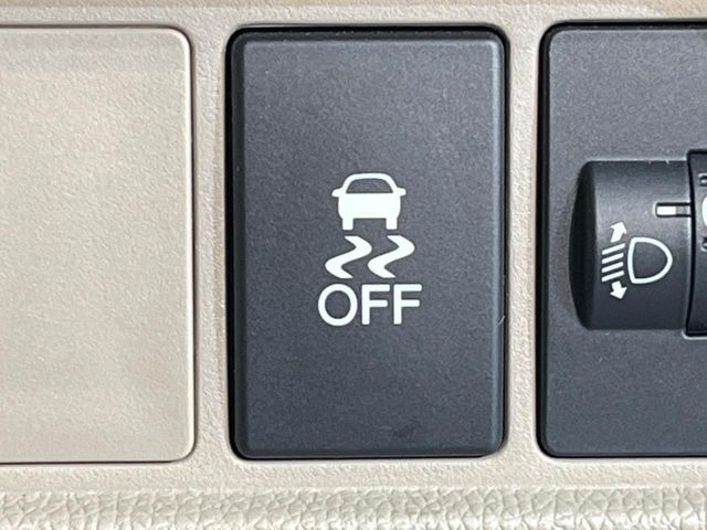 �y������h�~���u�z�ԗ��̉���������m����ƁA�����I�Ɏԗ��̐i�s������ۂ悤�Ɏԗ��𐧌䂵�܂��B�J�̓��ȂǊ���₷���H�ʏ󋵂ł����S�ȉ^�]���\�ł��B