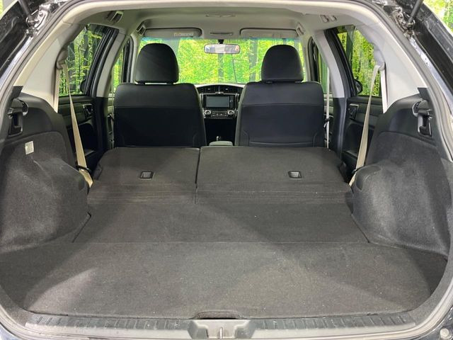 ���i�̂���������ʋ΁A���}���ɏ\���ȉ׎��X�y�[�X���m�ۂ��Ă���܂��B�Z�J���h�V�[�g��|���ƁA�傫�ȉו��̐ύڂ��\�ł���