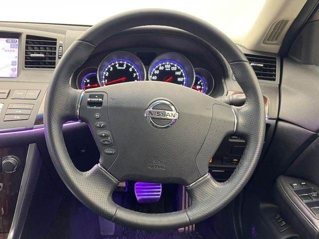 �y�����v�����X�e�A�����O�z�㎿�Ȋv���g�p���邱�ƂŁA��ɂ����������݂ƂĂ��^�]���₷���n���h���ł���