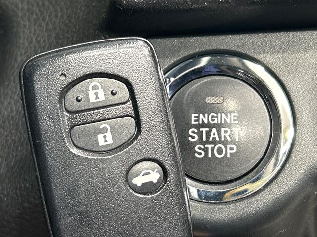 �y�A�N�Z�X�L�[&�v�b�V���X�^�[�g�z�J�o����|�P�b�g�ɓ��ꂽ�܂܂ł��h�A�̎{���E�������\�ȃX�}�[�g�L�[�𑕔��B�G���W���̃I���E�I�t�����J�M�����o���K�v�������A�{�^�����v�b�V�����邾����OK��