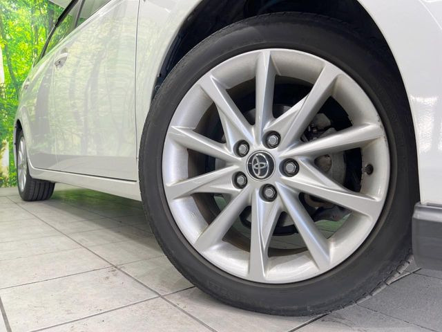 【純正オプション17インチアルミホイール】純正オプションホイールを装着。走行性能の向上に加え、外観もよりスタイリッシュになっています。