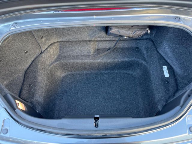 ���i�̂���������ʋ΁A���}���ɏ\���ȉ׎��X�y�[�X���m�ۂ��Ă���܂��B