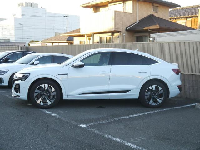 Q8スポーツバック e-tron55 クワトロ Sライン 4WD