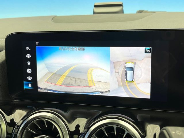 ���p�m���~�b�N�r���[���j�^�[:��p�̃J�����ɂ��A�ォ�猩���낵���悤�Ȏ��_��360�x�N���}�̎��͂��m�F���邱�Ƃ��ł��܂������p�������m�F���₷���A�����ꏊ�ł̐؂�Ԃ��⒓�Ԃ��X���[�Y�ɍs���܂��B