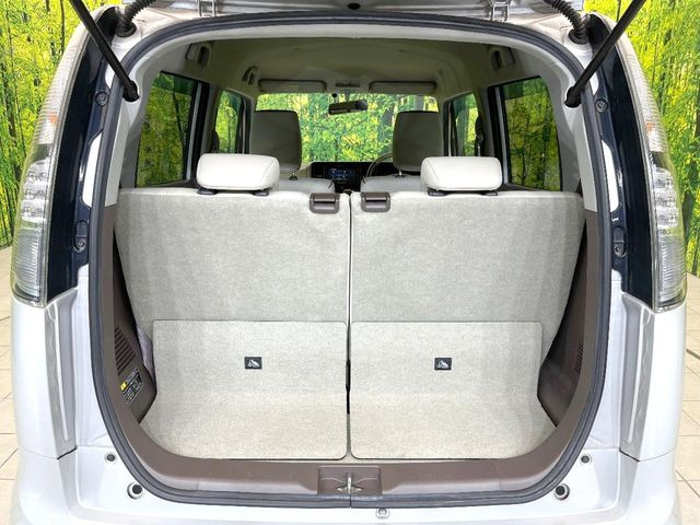 ���i�̂���������ʋ΁A���}���ɏ\���ȉ׎��X�y�[�X���m�ۂ��Ă���܂��B�Z�J���h�V�[�g��|���ƁA�傫�ȉו��̐ύڂ��\�ł���