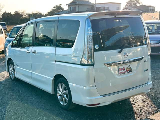 ���X�ł͌y�����Ԃ��畁�ʎԂ܂ŕ��L���I�[�����[�J�[�̎Ԏ�E�F�E�O���[�h��L�x�ɑ����Ă���܂��B