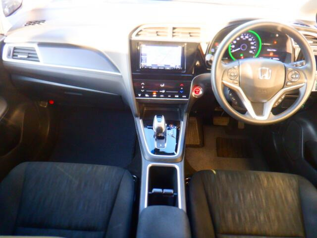 ���O���̐��|�E�K���X�n�{�f�B�R�[�e�B���O��CAR�N���[�j���O���Ǝ҂��{�H�������܂��̂ő�ϐ����B�I���b�N�X�����Ԃł݂͂Ȃ��܂ɉ��K�ȃh���C�u�����񑩁B