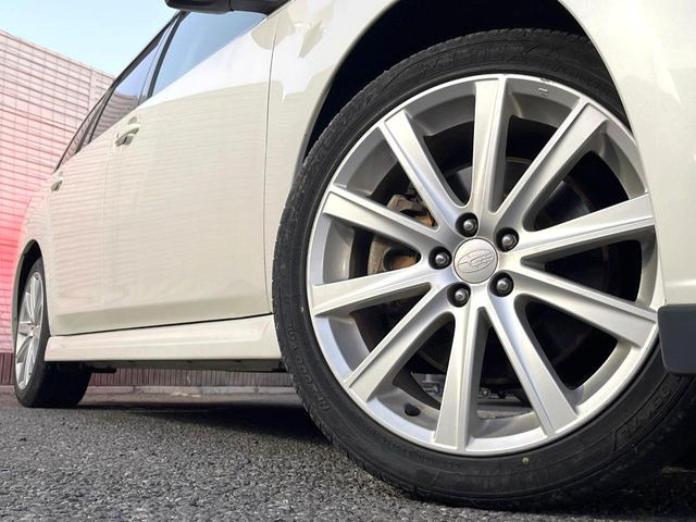 �y����18�C���`�A���~�z�C�[���z�O�ςɃ}�b�`���������A���~�z�C�[���𑕒����Ă���܂��B�e��ЊO�A���~�z�C�[����A�X�^�b�h���X�^�C�����戵�����Ă���܂��B���񂲑��k����������