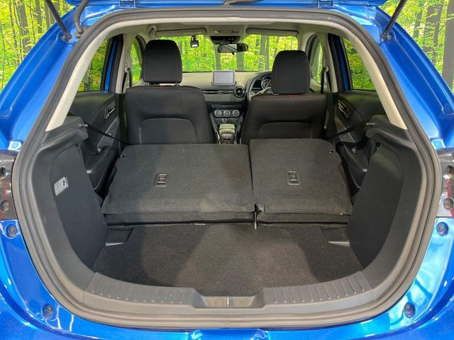 ���i�̂���������ʋ΁A���}���ɏ\���ȉ׎��X�y�[�X���m�ۂ��Ă���܂��B�Z�J���h�V�[�g��|���ƁA�傫�ȉו��̐ύڂ��\�ł���