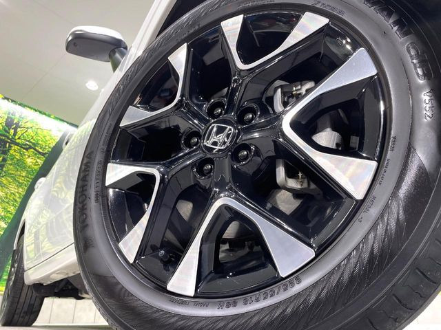 �y����18�C���`�A���~�z�C�[���z�O�ςɃ}�b�`���������A���~�z�C�[���𑕒����Ă���܂��B�e��ЊO�A���~�z�C�[����A�X�^�b�h���X�^�C�����戵�����Ă���܂��B���񂲑��k����������