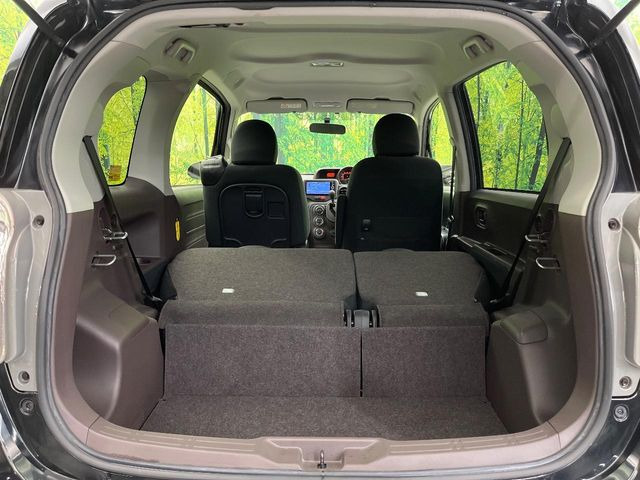 ���i�̂���������ʋ΁A���}���ɏ\���ȉ׎��X�y�[�X���m�ۂ��Ă���܂��B�Z�J���h�V�[�g��|���ƁA�傫�ȉו��̐ύڂ��\�ł���