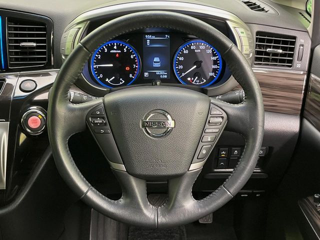 �y�����v�����X�e�A�����O�z�㎿�Ȋv���g�p���邱�ƂŁA��ɂ����������݂ƂĂ��^�]���₷���n���h���ł���