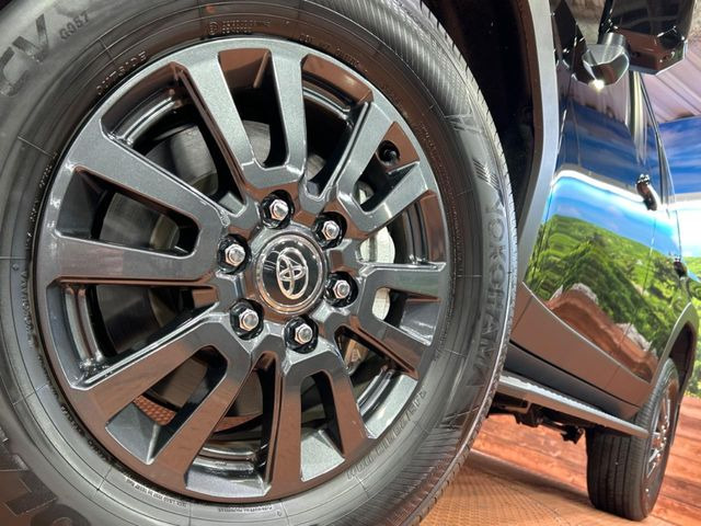 �y����18�C���`�A���~�z�C�[���z�O�ςɃ}�b�`���������A���~�z�C�[���𑕒����Ă���܂��B�e��ЊO�A���~�z�C�[����A�X�^�b�h���X�^�C�����戵�����Ă���܂��B���񂲑��k����������